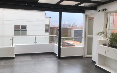 Affordable, Two-Level 2BR Laureles Penthouse With Cool Rooftop Terrace