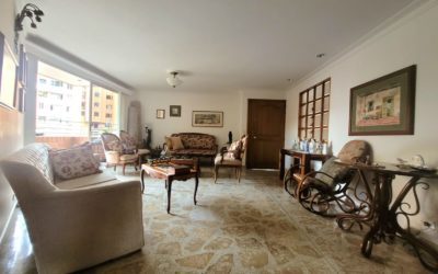 Well Located Laureles Potential Remodel, Just a 7 Minute walk to Two Entertainment Zones
