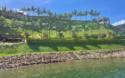 Lake Guatape – Beautiful Lakefront Property With Sandy Beach, Boat Dock & Boat Garage, Jacuzzi, Multiple Structures With 4 Kitchens. Exclusive Subdivision With No Monthly Administration Fees