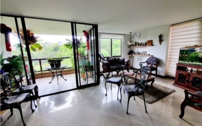 3BR El Poblado Apartment With Soothing Green Views and a Low Cost Per Sq Meter – Just Steps From Avenida El Poblado