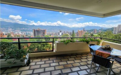 Well-Located 4BR El Poblado Penthouse With Private Terrace, Jacuzzi, and Super Views