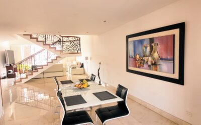 Two-Level Laureles Penthouse In Prime Location – A/C and Fantastic Potential For An Upgrade