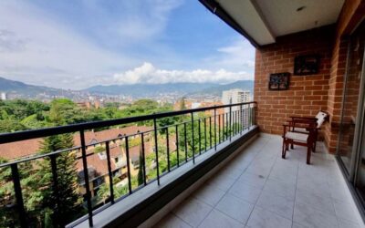 3BR La Frontera (Envigado) Apartment With Multiple Balconies and Hardwood Flooring – Short Distance To El Poblado