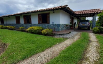 5BR Casa Campestre In Rionegro – .61 Acres With High Ceilings, and Lovely Backyard