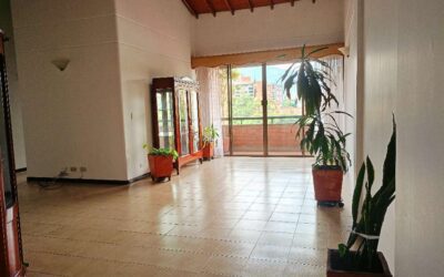 Remodel Option – 3BR Envigado Apartment Walkable To La Frontera With High Ceilings