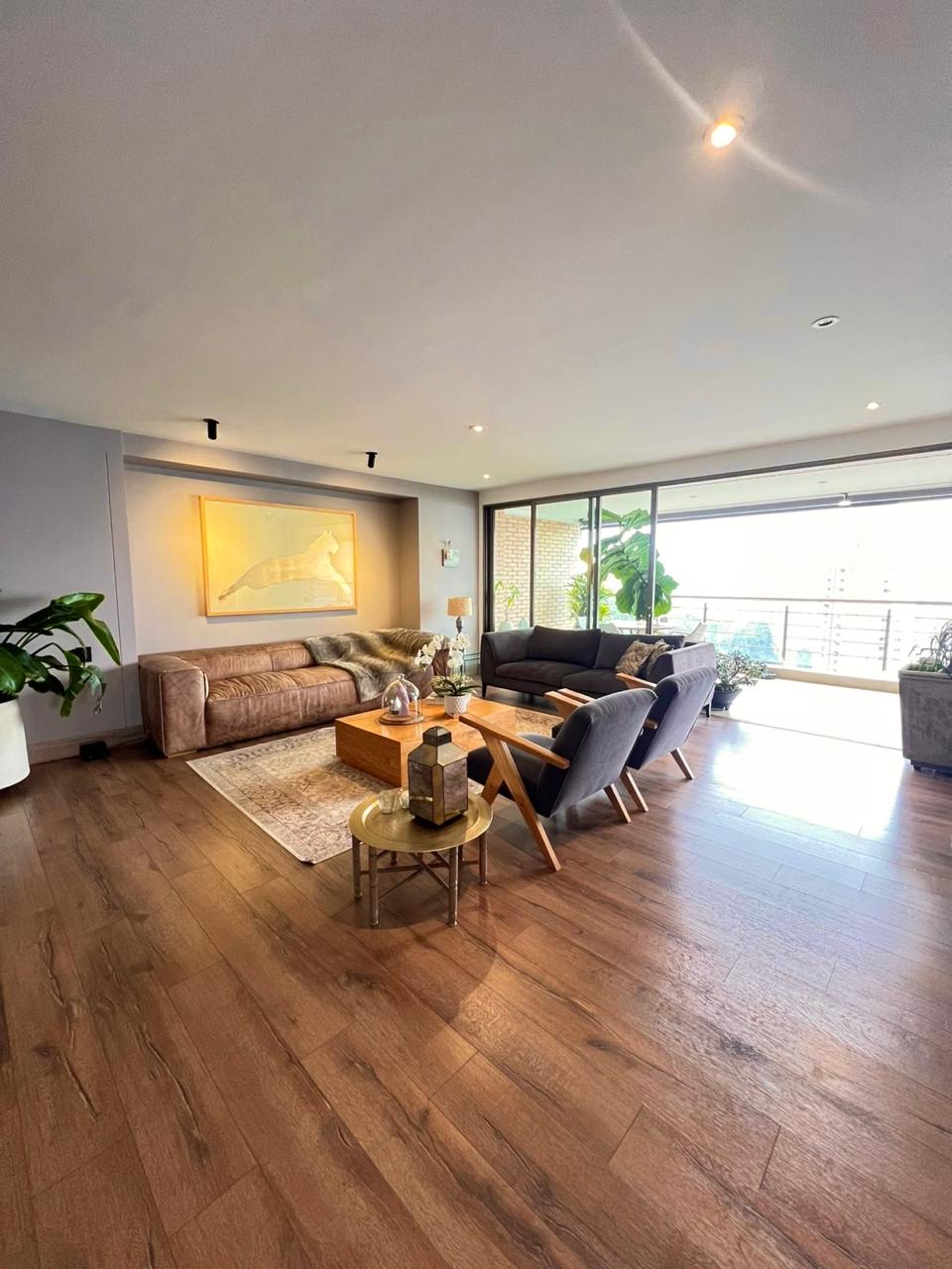 Stunning 3BR Remodeled El Poblado Apartment With Panoramic Views and Bar Space On Quiet, Dead-End Street