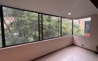 Low Cost Per M2 La Frontera (El Poblado) Three Level Penthouse – Perfect To Remodel