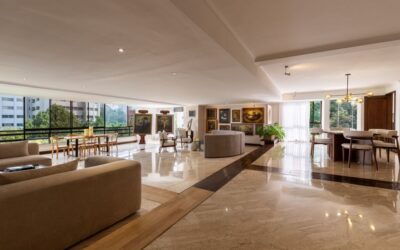 Remodeled 3BR San Lucas (El Poblado) Apartment With Open Spaces, Green Views, and Additional Office Space