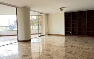 Walkable To Provenza and Apt To Remodel – Sizeable 4BR El Poblado Apartment With Additional Office Space