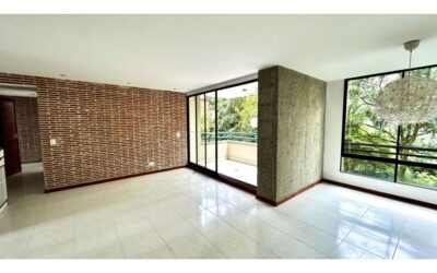 Well-Located 3BR El Poblado Apartment Close To Entertainment and Perfect For Luxury Upgrades
