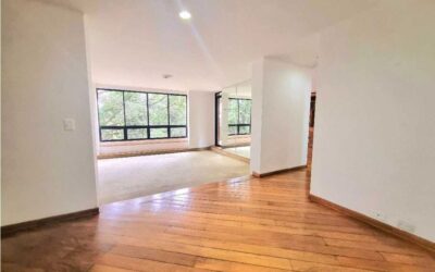 2,088 Sq Ft, 3BR Campestre (El Poblado) Apartment With Green Views and Hardwood Flooring – Ideal To Remodel