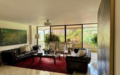 Two-Level El Poblado Penthouse With Remodeled Kitchen and Bathrooms, Private Terrace, and Central Location
