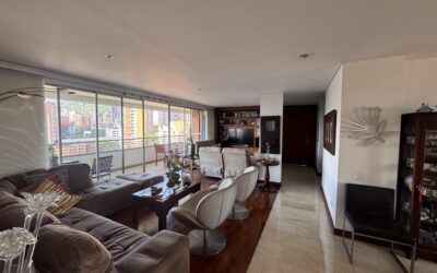 High-Floor 3BR El Poblado Apartment With Sizable Balcony and Hardwood Flooring – Walkable To The Golden Mile