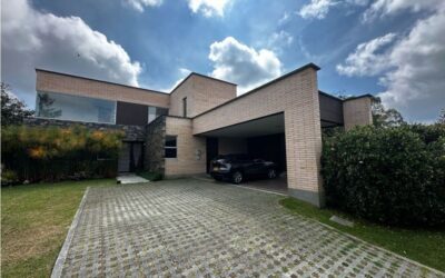 Modern Design, Two-Level Gated Community Home 20 Minutes From El Poblado In Alto de Las Palmas