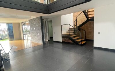 Two-Level 4BR Envigado Gated Community Home – Desirable San Lucas Area With BBQ Space