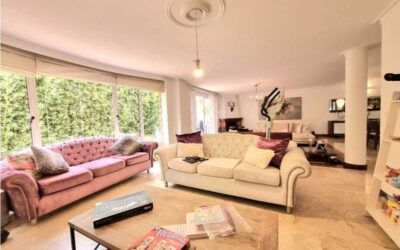 El Poblado Classic: 4BR Gated Community Home With Backyard Terrace and High Ceilings