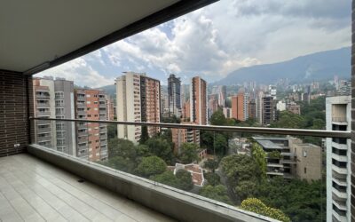 Near Penthouse, 3BR El Poblado Apartment in Lalinde with Incredible 360-Degree Views and Walkable to Provenza