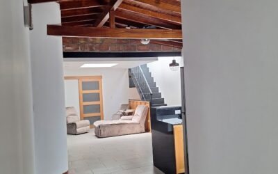 Third Floor Laureles Penthouse – Two Apartments On One Deed and Walkable to Segundo Parque – Perfect For An Investor