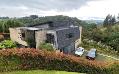 Four Bedroom Envigado Home With Cinema and Jacuzzi, Just 25 Minutes To The International Airport